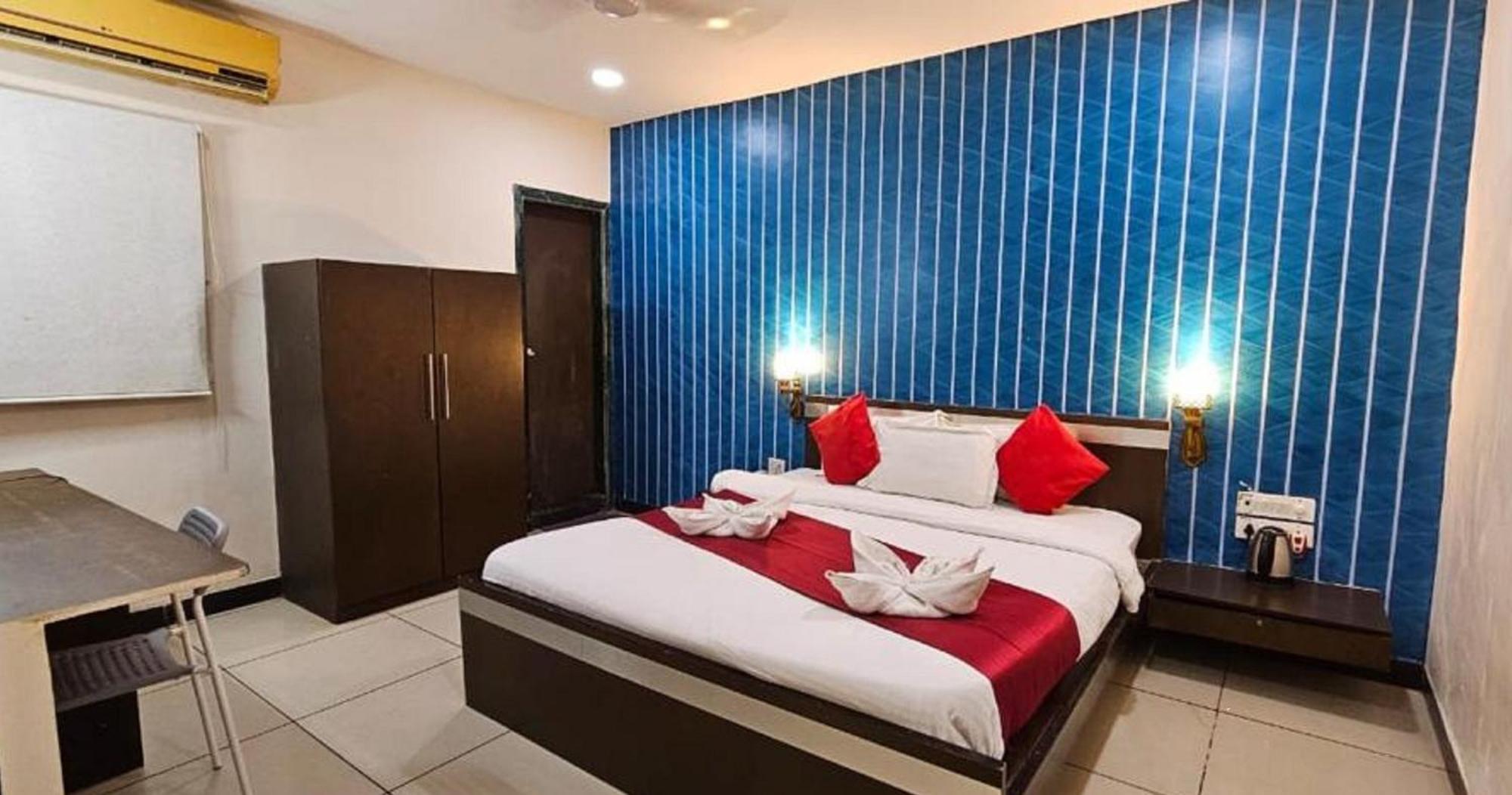 Hotel Sunshine Airport Мумбаи Экстерьер фото